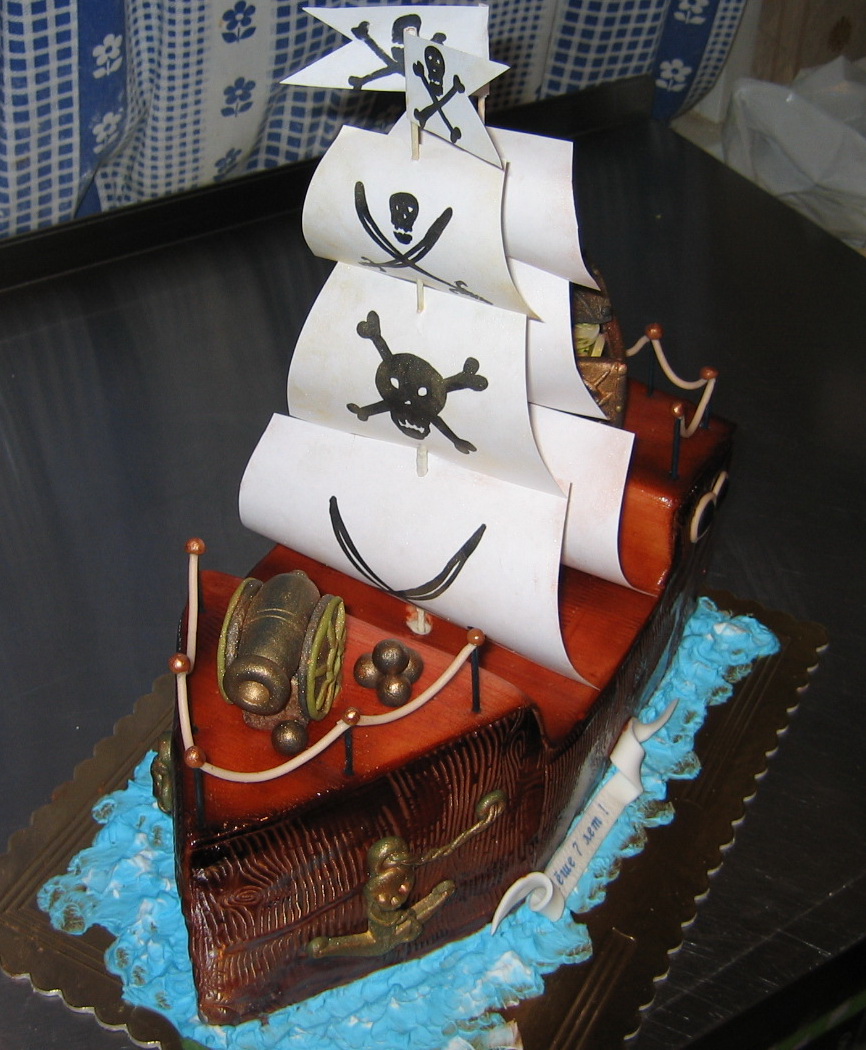 Торт корабль с сокровищами